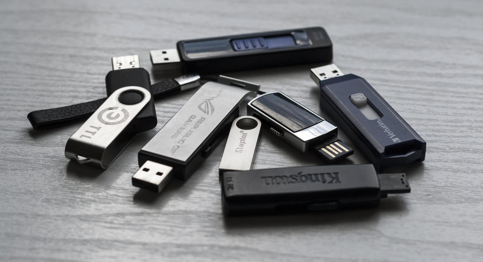 Como preparar el USB para sus sesiones de DJ perfecto. 7 Cosas que añadir y recomendaciones