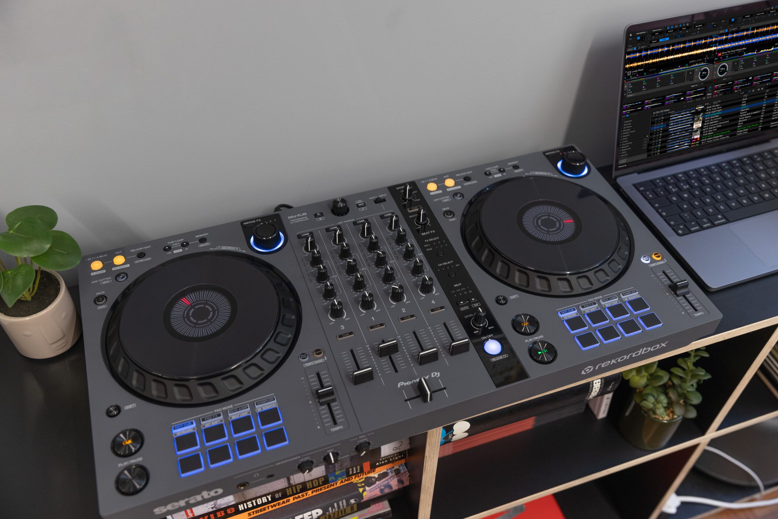 «Experimenta el Poder de los 4 Canales, Merge FX y Virtual DJ con el DDJ-FLX6-GT de Pioneer DJ»
