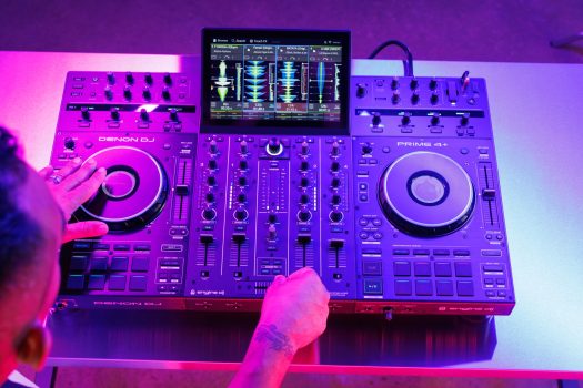 Denon DJ’s Prime 4+: el primer controlador independiente con aislamiento de Stems para mezclas profesionales ¡Descubre sus impresionantes funcionalidades!